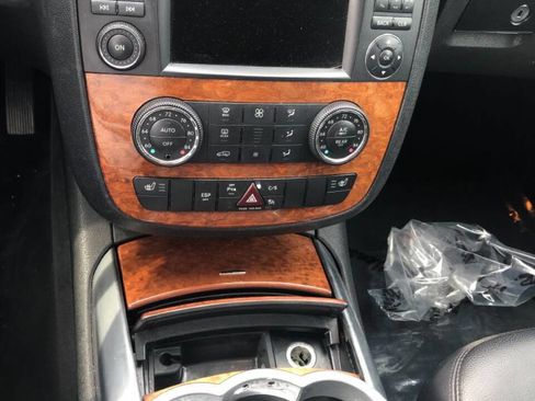 Used 2009 Mercedes-Benz R 350 4MATIC w/ Premium 1 Pkg image 5