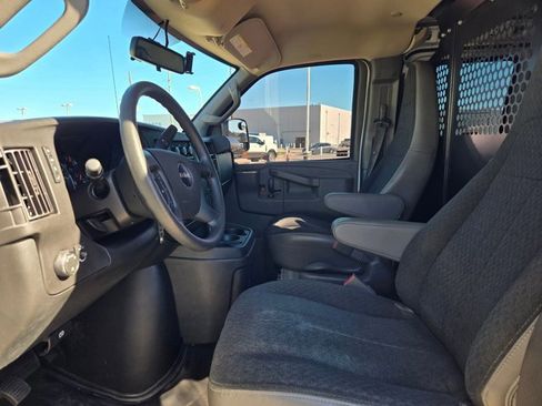 Used 2022 GMC Savana 2500 w/ Driver Convenience Package image 11
