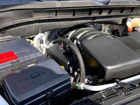 Certified 2024 Chevrolet Suburban LT RWD image 32