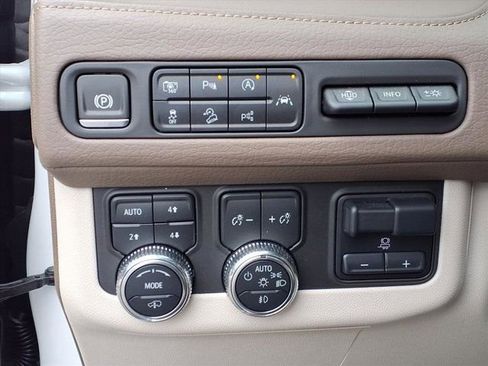 Used 2024 GMC Yukon Denali w/ Denali Reserve Package image 22