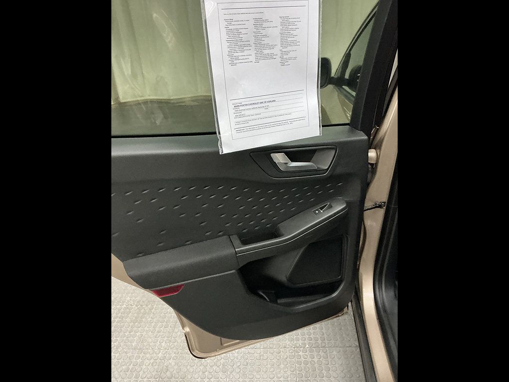 Used 2020 Ford Escape SE FWD image 22
