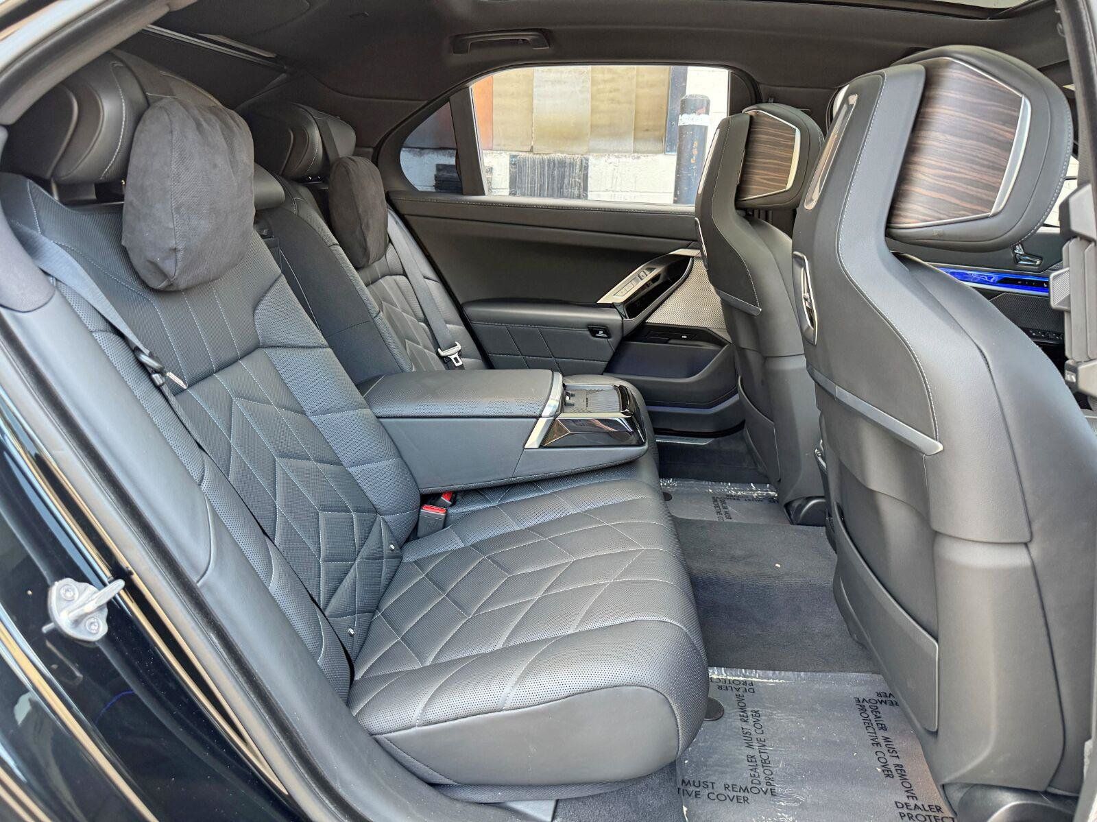 Used 2024 BMW i7 eDrive50 w/ M Sport Package RWD image 46