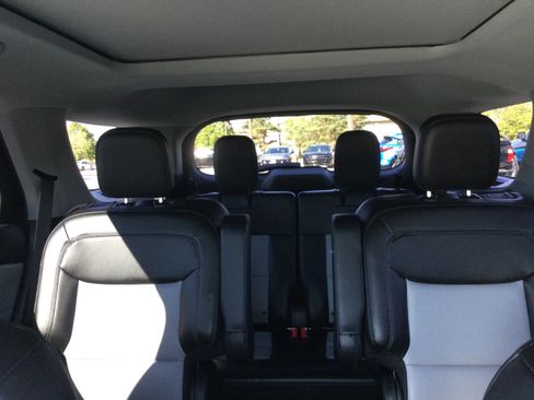 Used 2022 Ford Explorer XLT w/ Equipment Group 202A image 25