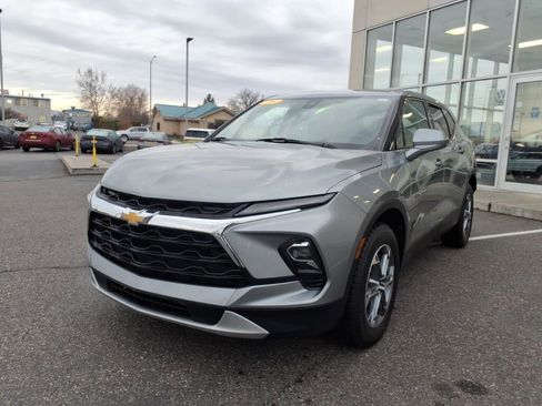 Used 2025 Chevrolet Blazer LT AWD/4WD image 3