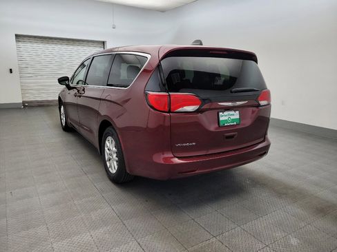 Used 2022 Chrysler Voyager LX FWD image 5