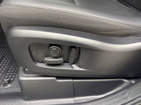 Used 2025 Land Rover Defender 110 S image 27