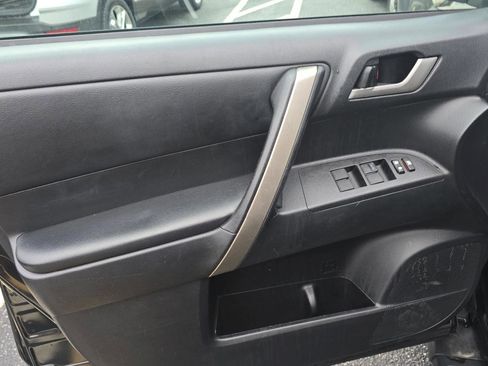 Used 2013 Toyota Highlander SE image 10