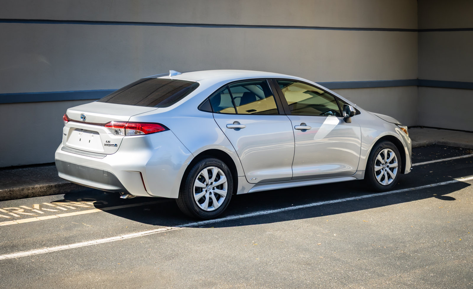 Used 2023 Toyota Corolla LE w/ Carpet Mat Package (TMS) AWD/4WD image 8