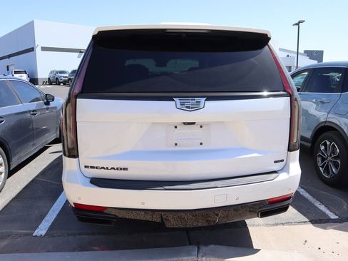 Used 2022 Cadillac Escalade Sport Platinum w/ LPO, ONYX Package AWD/4WD image 4