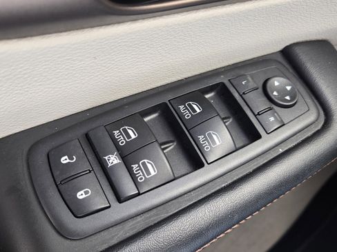 Used 2017 Chrysler Pacifica Touring-L Plus w/ Advanced Safetytec Group image 31