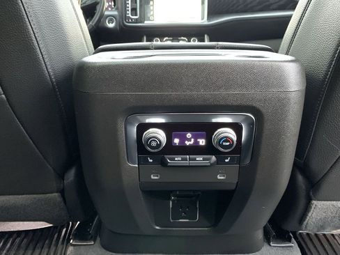 Used 2022 GMC Yukon XL Denali image 37