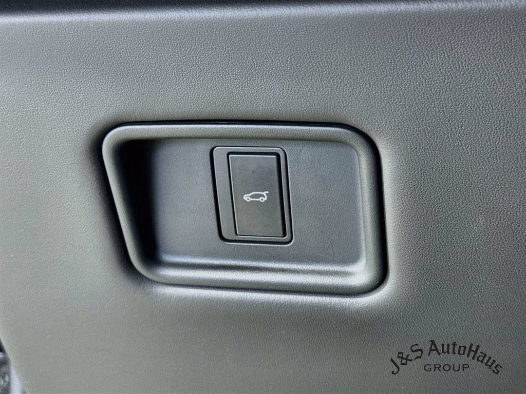 Used 2025 Land Rover Range Rover Long Wheelbase SE AWD/4WD image 10