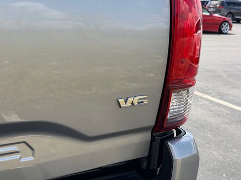 Used 2019 Toyota Tacoma TRD Sport image 30