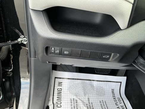 Used 2022 Toyota RAV4 XLE image 23