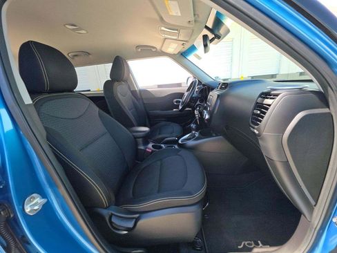 Used 2016 Kia Soul + w/ Designer's Package FWD image 17