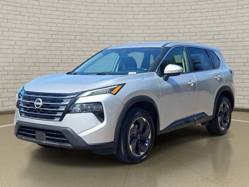 Used 2025 Nissan Rogue SV FWD image 1