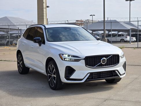 Used 2023 Volvo XC60 T8 Plus w/ Climate Package AWD/4WD image 3