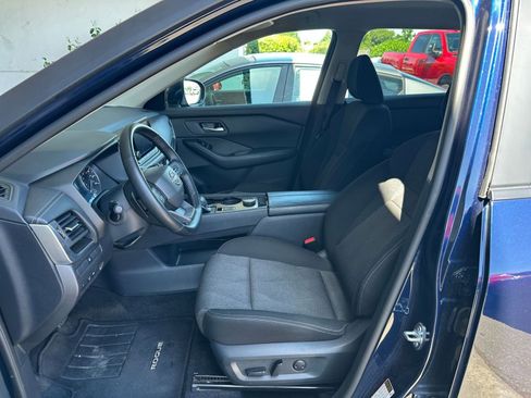 Used 2025 Nissan Rogue SV AWD/4WD image 29