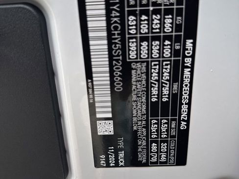 Used 2025 Mercedes-Benz Sprinter 2500 image 21