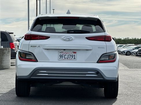 Used 2023 Hyundai Kona SE w/ Cargo Package FWD image 5