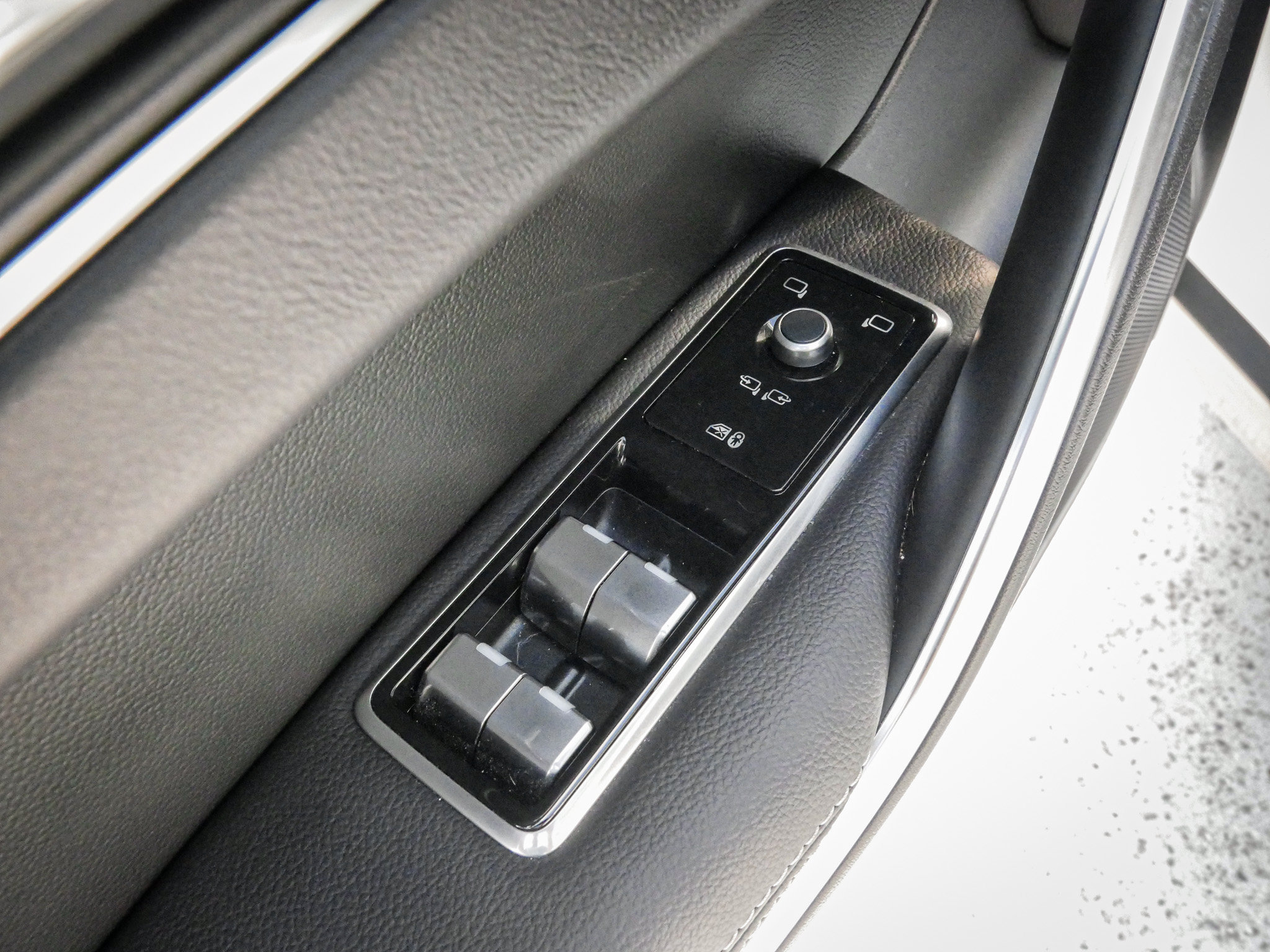 Used 2024 Jaguar F-PACE R-Dynamic S AWD/4WD image 15