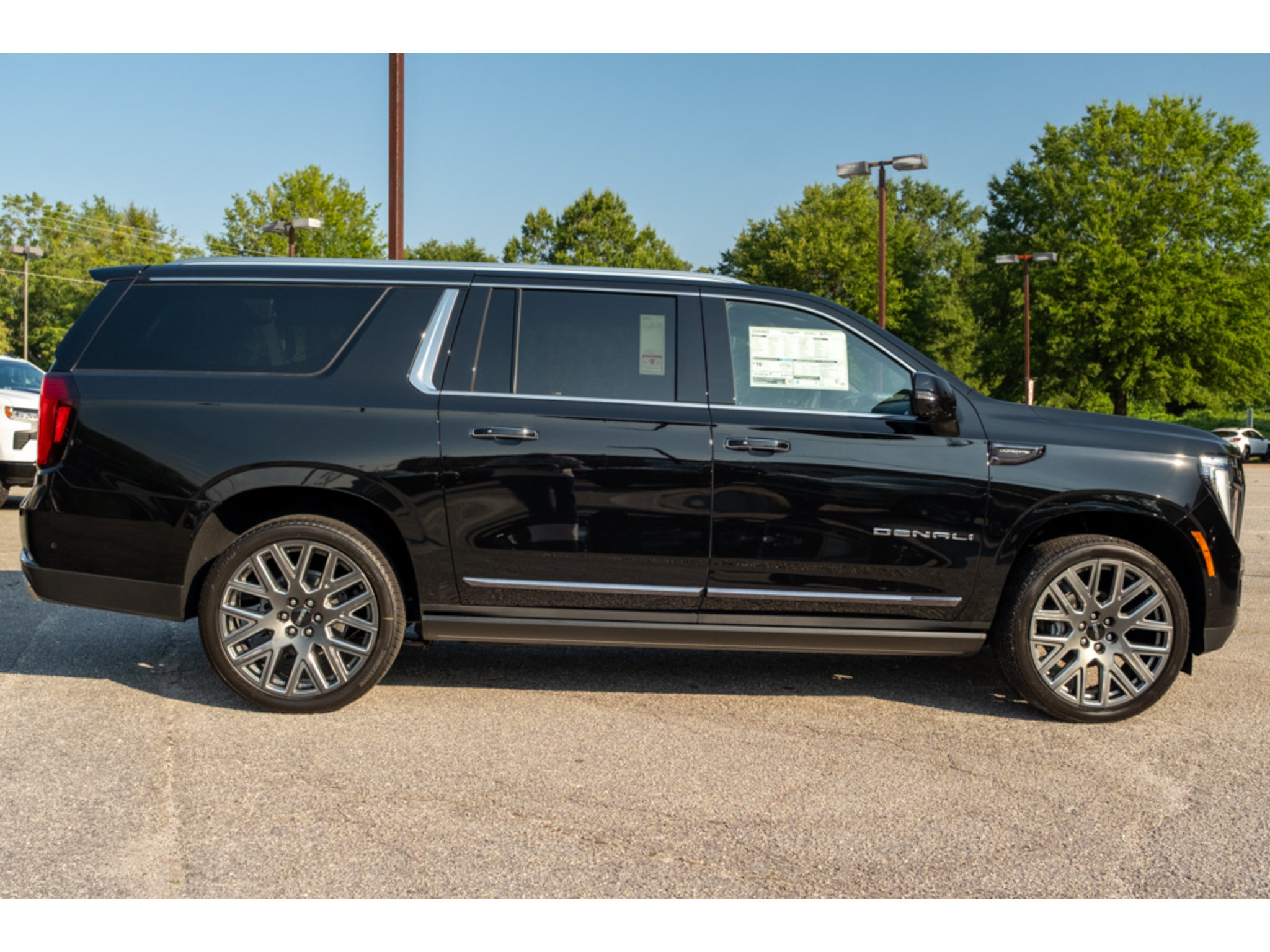New 2026 GMC Yukon XL Denali Ultimate w/ LPO, Floor Liner Package AWD/4WD image 9