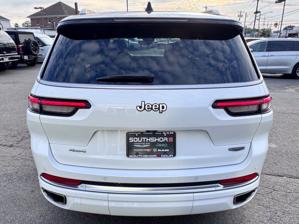 Used 2023 Jeep Grand Cherokee L Summit AWD/4WD image 6