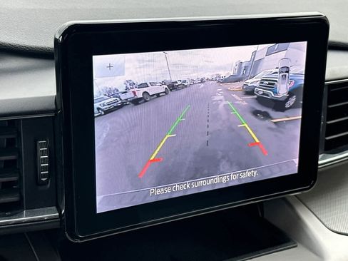 Certified 2022 Ford Explorer XLT w/ Equipment Group 202A image 20