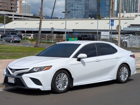 Used 2019 Toyota Camry SE image 1