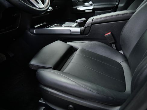 Certified 2021 Mercedes-Benz GLB 250 4MATIC w/ Premium Package image 18