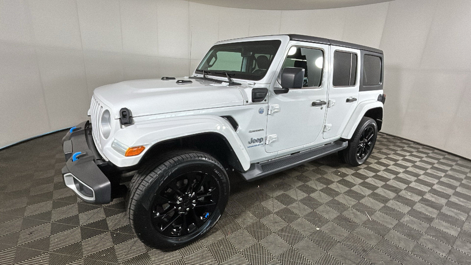 Used 2023 Jeep Wrangler Unlimited Sahara w/ Cold Weather Group AWD/4WD image 8