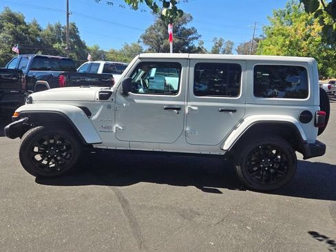 Used 2024 Jeep Wrangler Unlimited Sahara AWD/4WD image 7