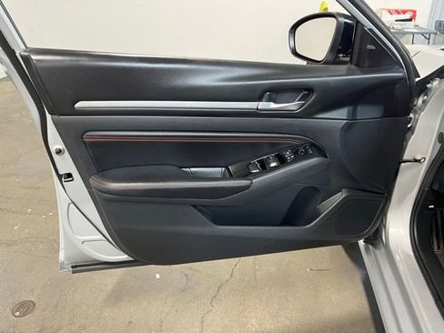 Used 2023 Nissan Altima 2.5 SR FWD image 24