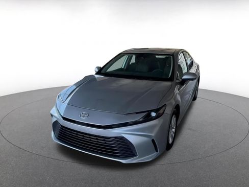 Used 2025 Toyota Camry LE image 6