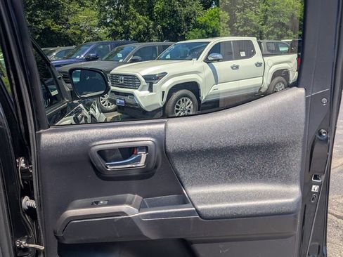 Used 2019 Toyota Tacoma TRD Pro AWD/4WD image 16