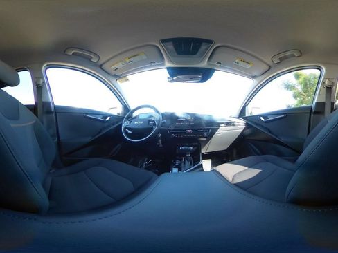 Used 2026 Kia Niro LX FWD image 42