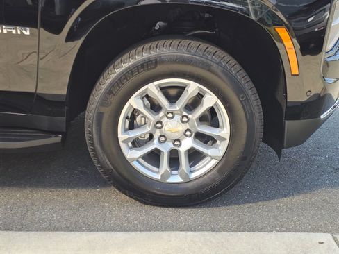 New 2026 Chevrolet Suburban LT w/ Comfort Package AWD/4WD image 9