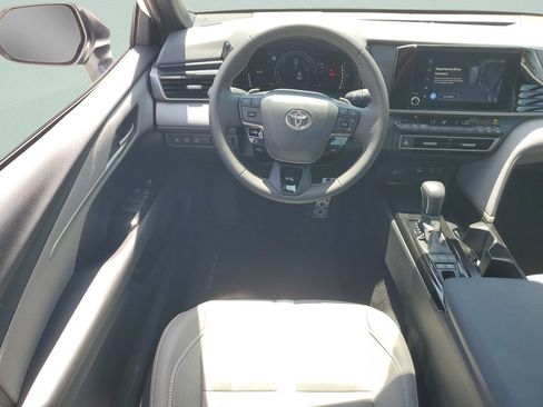 Used 2025 Toyota Camry SE w/ Convenience Package FWD image 12