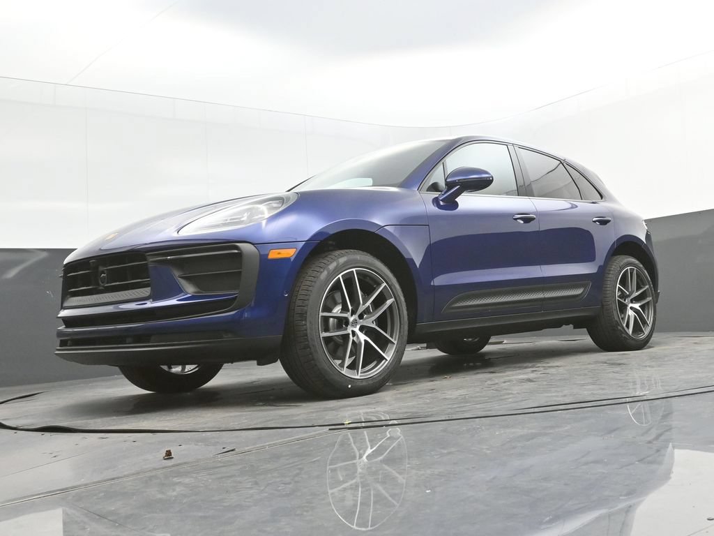 Certified 2026 Porsche Macan AWD/4WD image 34