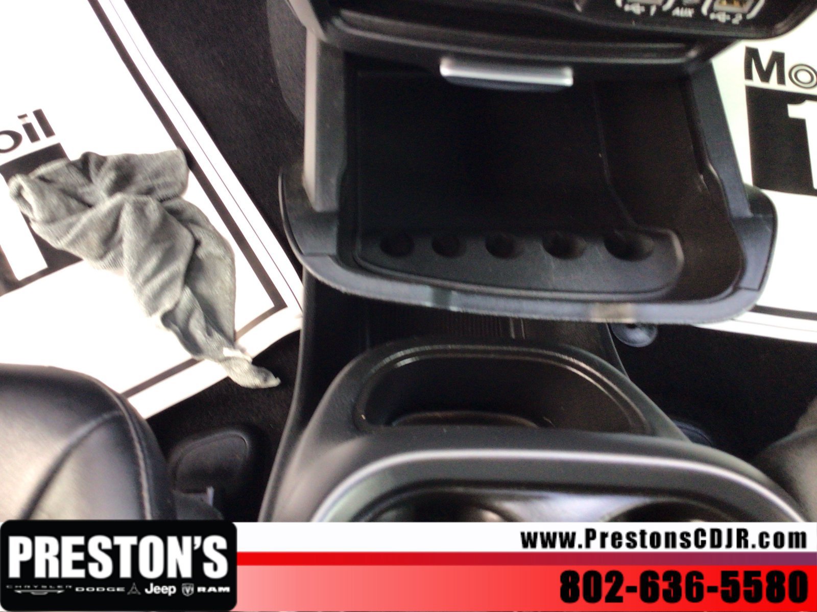 Used 2025 Chrysler Pacifica Select FWD image 16