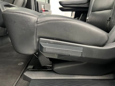 Used 2025 Ford Expedition Platinum image 13