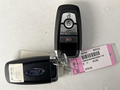 Used 2025 Ford Explorer Active AWD/4WD image 21