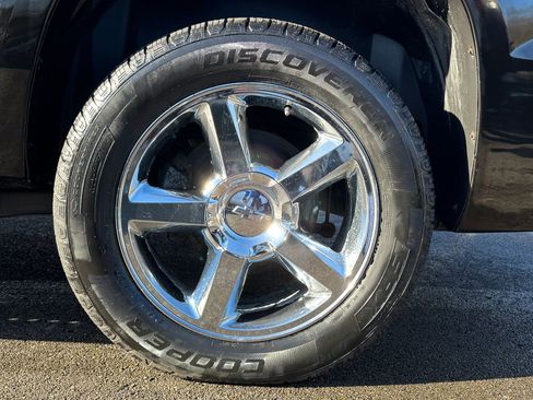 Used 2013 Chevrolet Avalanche LTZ image 8