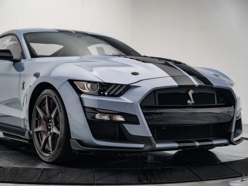 Used 2022 Ford Mustang Shelby GT500 w/ Carbon Fiber Track Pack RWD image 25