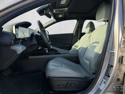 Certified 2025 Hyundai Elantra Limited FWD image 10