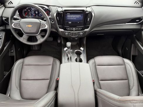 Used 2023 Chevrolet Traverse High Country FWD image 13