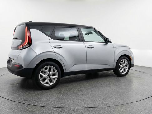 Used 2025 Kia Soul LX w/ LX Technology Package FWD image 9