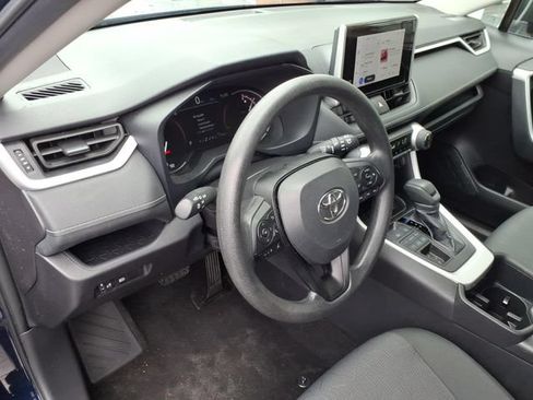 Used 2025 Toyota RAV4 XLE AWD/4WD image 3