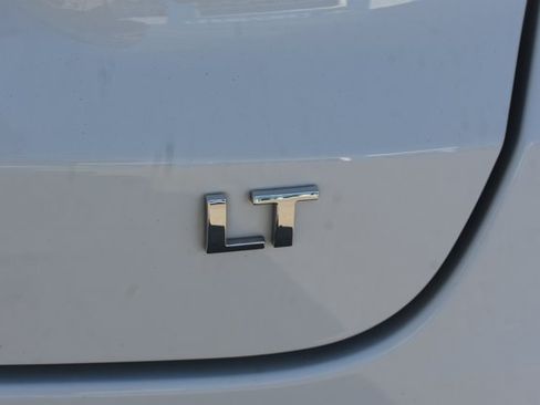Used 2025 Chevrolet Trax LT w/ LT Convenience Package FWD image 8