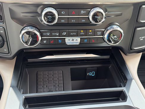 Used 2026 Ford F250 Platinum w/ Platinum Plus Package image 17